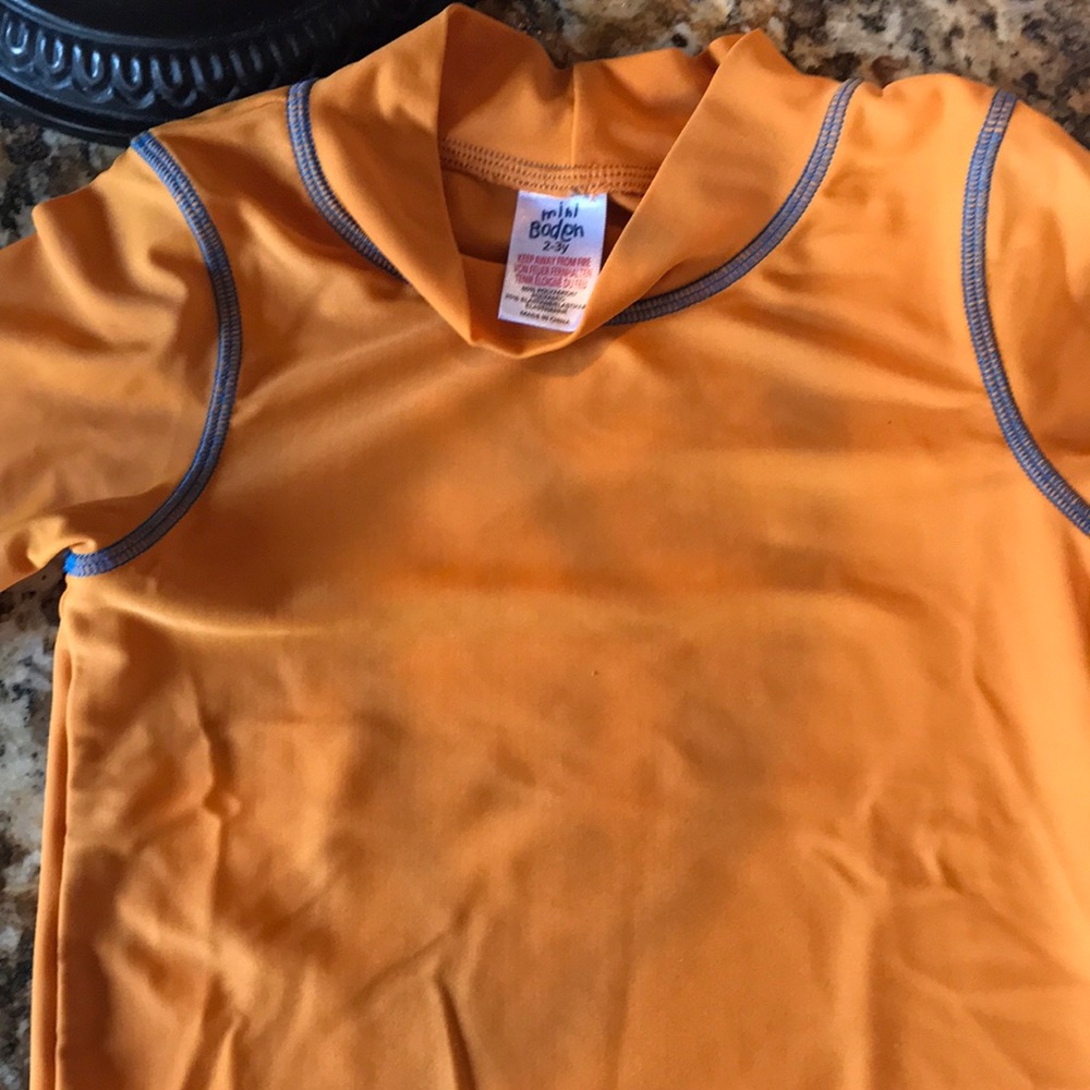 Rash guard/swim shirt